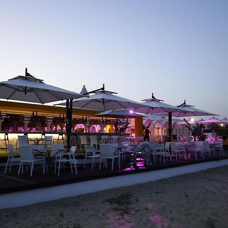 The Mirage Resort & Spa Хамамет Екстериор снимка Beach bar in Rimini