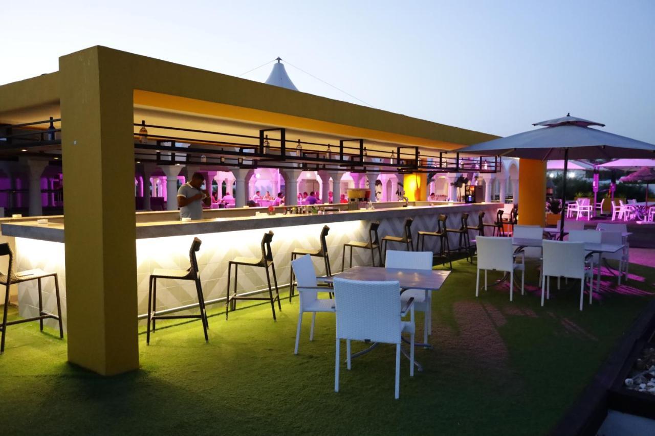 The Mirage Resort & Spa Хамамет Екстериор снимка The bar at the rooftop