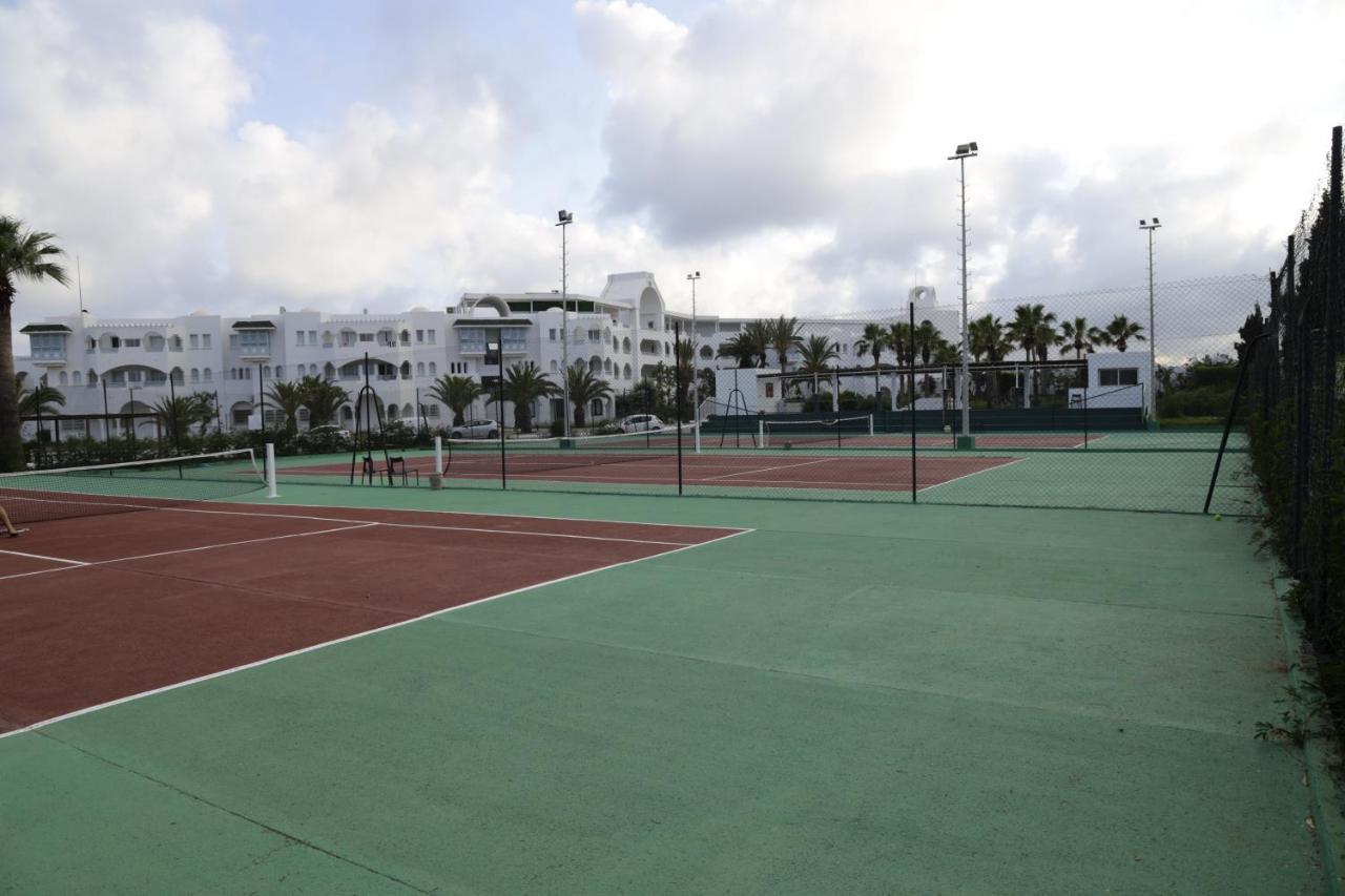 The Mirage Resort & Spa Хамамет Екстериор снимка Tennis courts at the resort