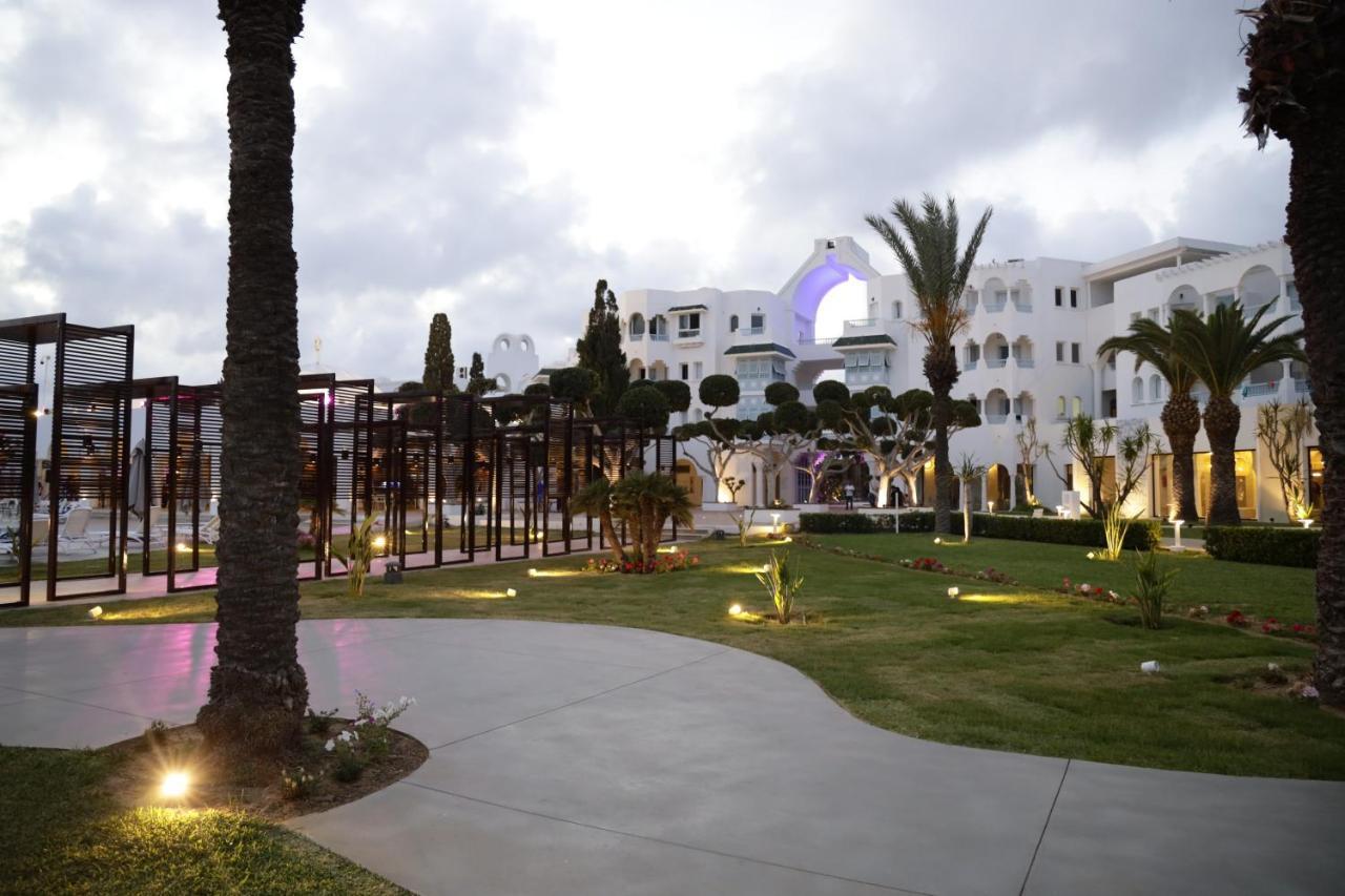 The Mirage Resort & Spa Хамамет Екстериор снимка The hotel at night