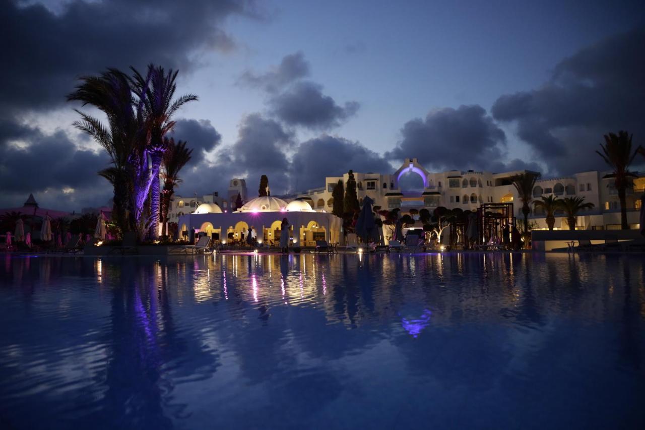The Mirage Resort & Spa Хамамет Екстериор снимка The Royal Mirage Hotel at night