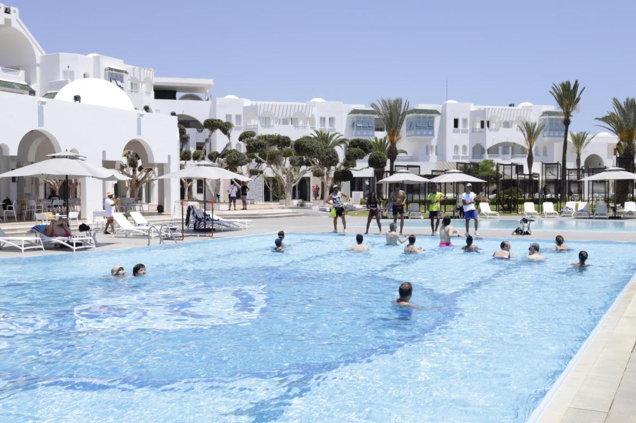 The Mirage Resort & Spa Хамамет Екстериор снимка A swimming pool in Tunisia