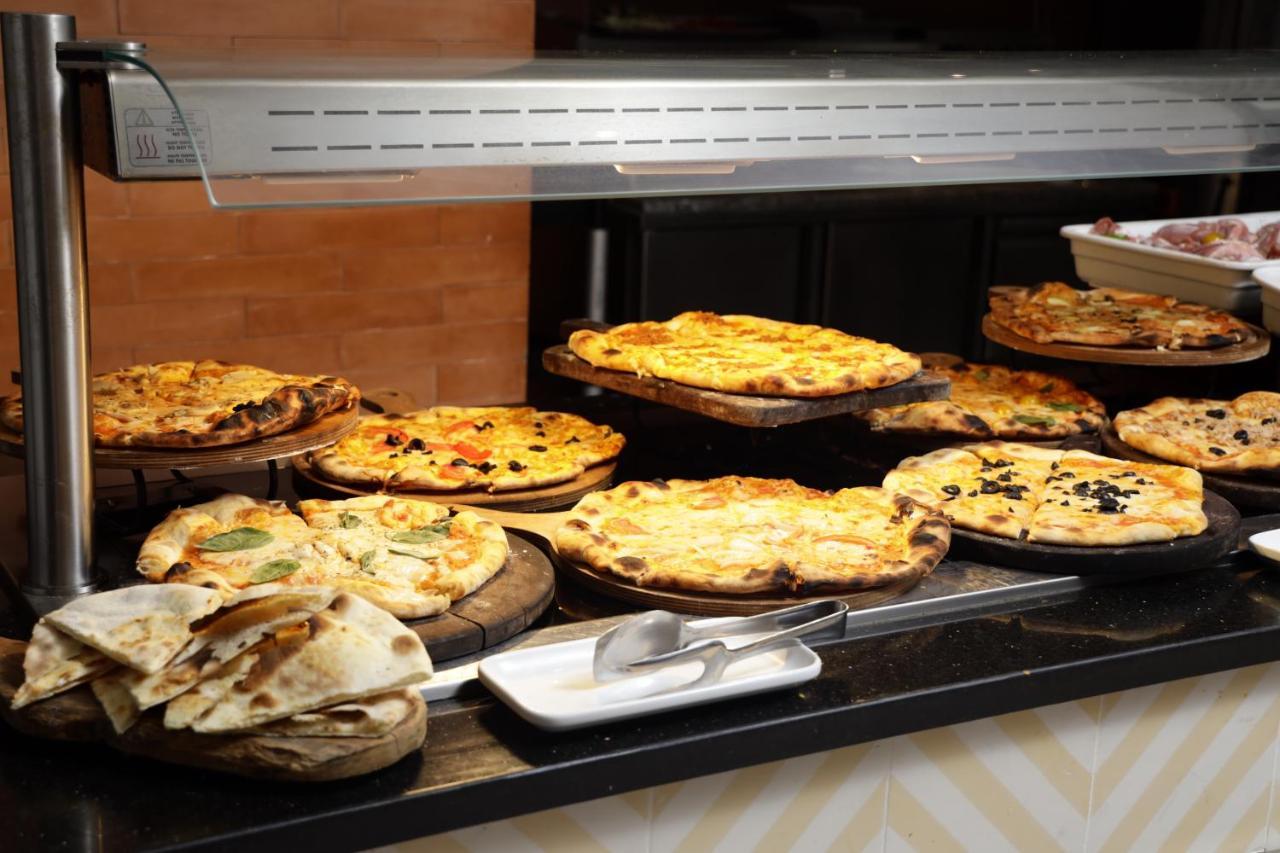 The Mirage Resort & Spa Хамамет Екстериор снимка A display of pies at a bakery