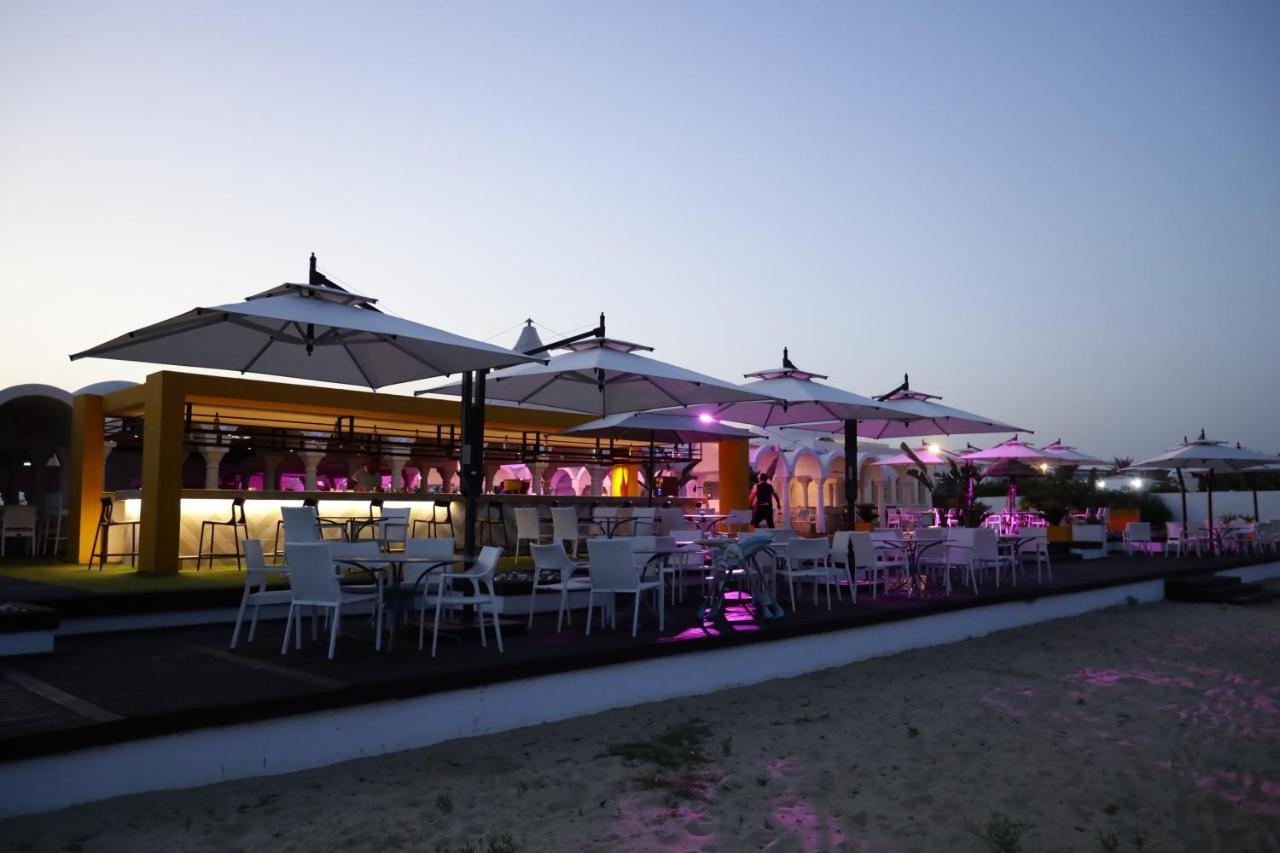 The Mirage Resort & Spa Хамамет Екстериор снимка Beach bar in Rimini